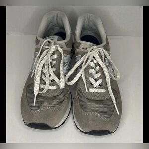 New Balance 574 Classic Women’s Gray Suede Size 9.5 US